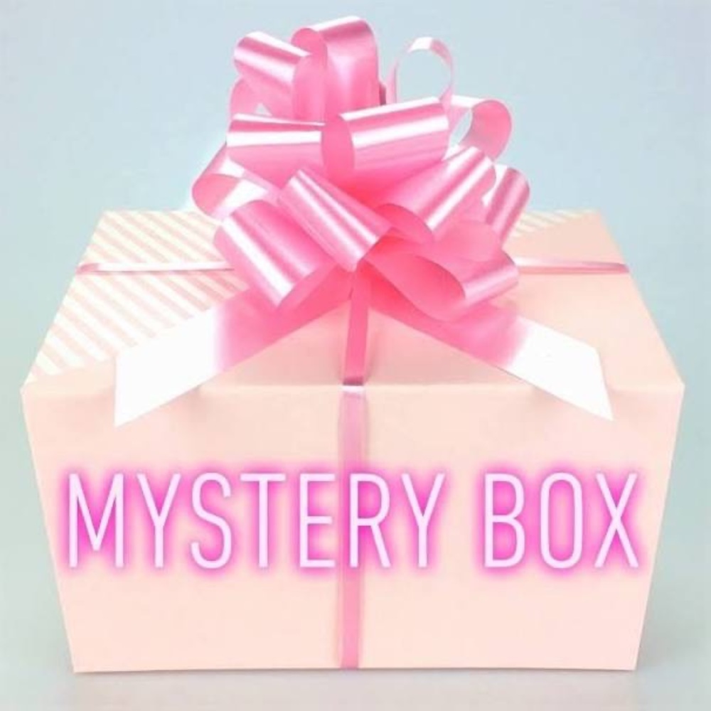 Mystery box 5 items 💞 size XS- Mwomen